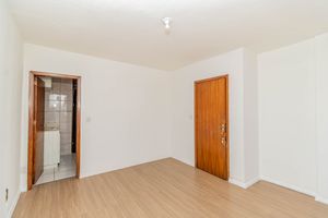 Image 17 - 877726