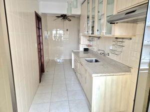 Image 10 - 877726