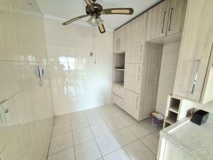 Image 13 - 877726
