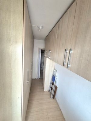 Image 11 - 877726