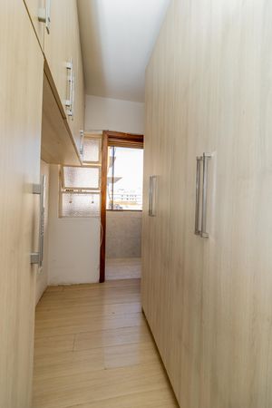 Image 31 - 877726