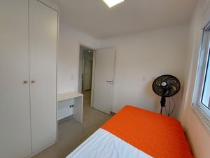 Image 11 - 877731