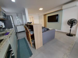 Image 12 - 877731