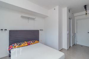 Image 1 - 877732
