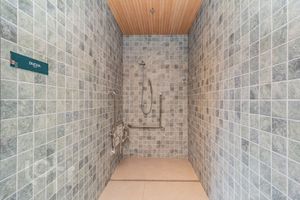 Image 14 - 877732