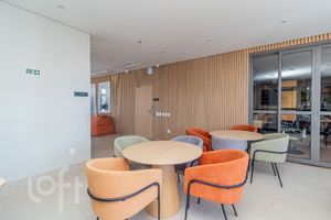 Image 17 - 877732