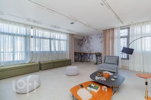 Image 18 - 877732