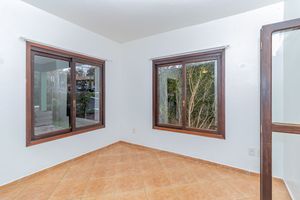 Image 11 - 877733