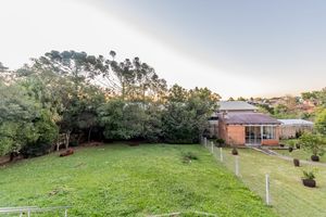 Image 29 - 877733