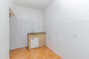 Image 31 - 877733