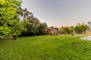 Image 10 - 877733