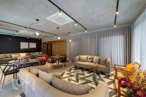 Image 11 - 877736