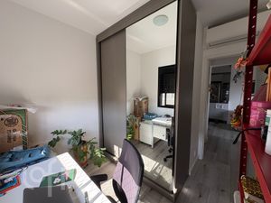 Image 4 - 877736