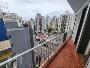 Image 12 - 877741