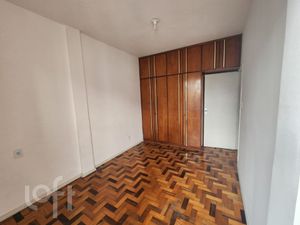 Image 10 - 877741