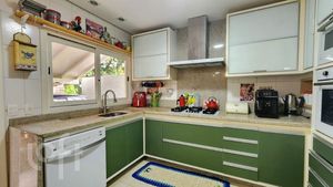 Image 10 - 877743
