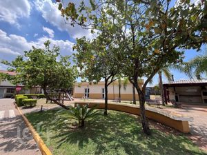 Image 13 - 877749