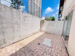 Image 11 - 877749