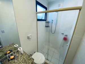 Image 10 - 877752