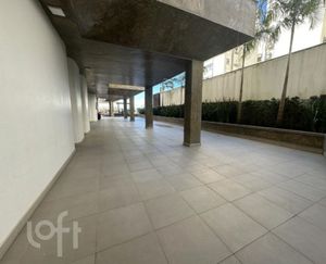 Image 17 - 877756