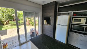 Image 10 - 877766