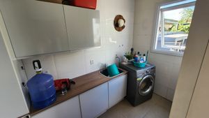 Image 12 - 877766