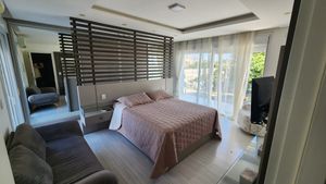 Image 13 - 877766