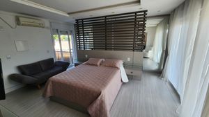 Image 14 - 877766