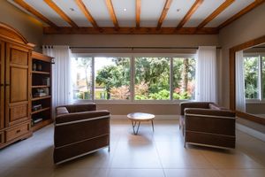 Image 9 - 877782