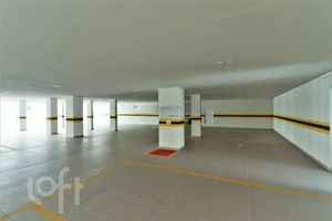 Image 21 - 877788