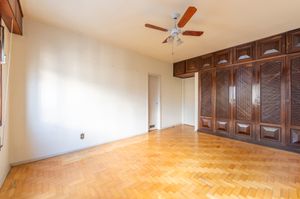Image 19 - 877842
