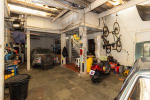 Image 37 - 877843