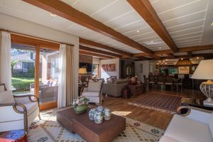 Image 11 - 877844