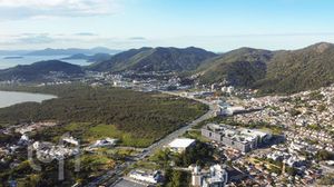 Image 10 - 877864