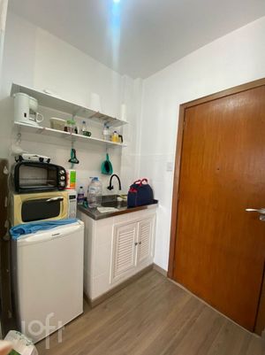 Image 7 - 877870