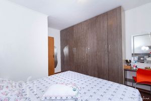 Image 17 - 877871