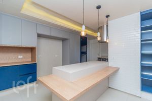 Image 23 - 877880