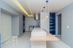 Image 24 - 877880