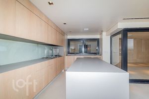 Image 11 - 877880