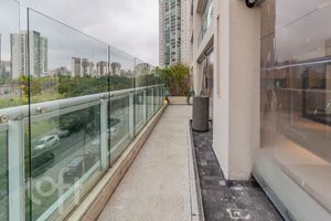 Image 15 - 877880