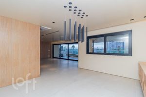 Image 20 - 877880