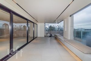 Image 9 - 877880