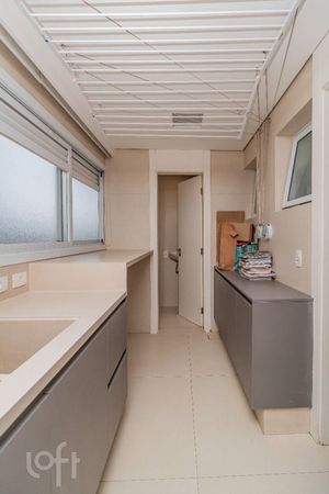 Image 30 - 877880