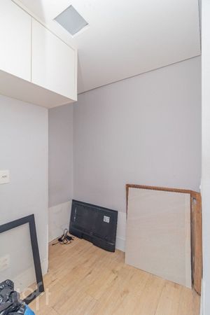 Image 33 - 877880