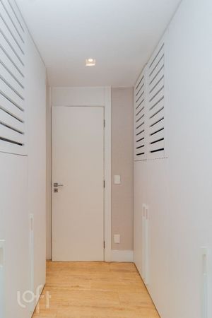 Image 81 - 877880