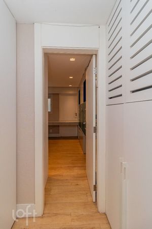 Image 82 - 877880