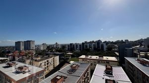 Image 10 - 877884