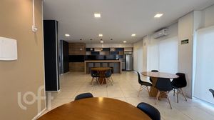 Image 17 - 877884