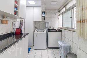 Image 11 - 877889