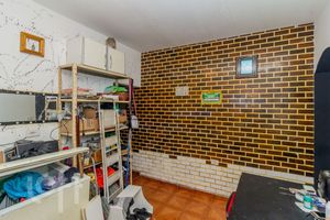 Image 6 - 877896